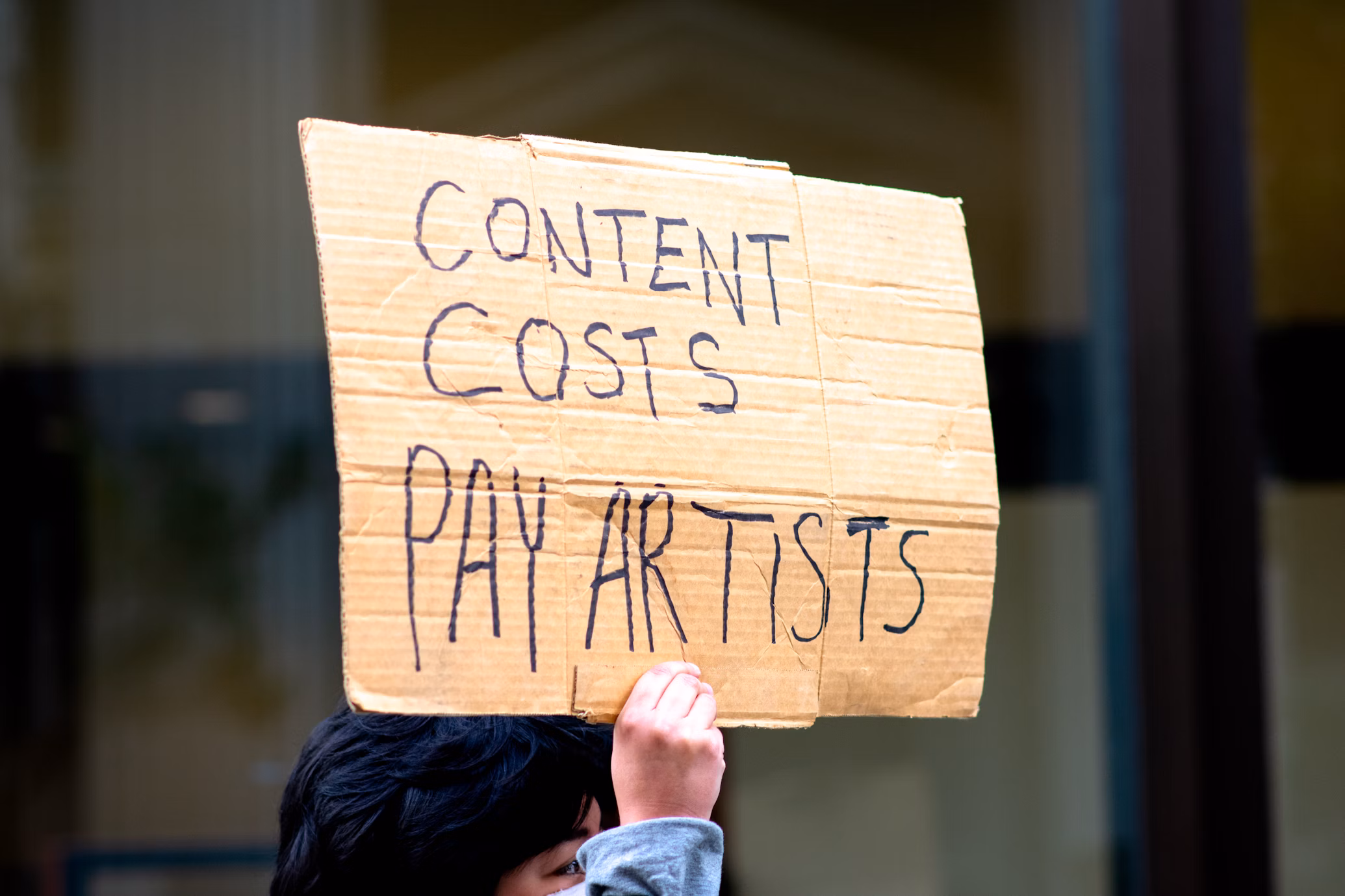 Tìm hiểu về cách xây dựng và phát triển thương hiệu cá nhân hiệu quả cho content writer, bao gồm cả chiến lược và kỹ thuật để tăng thu nhập và cơ hội nghề nghiệp.