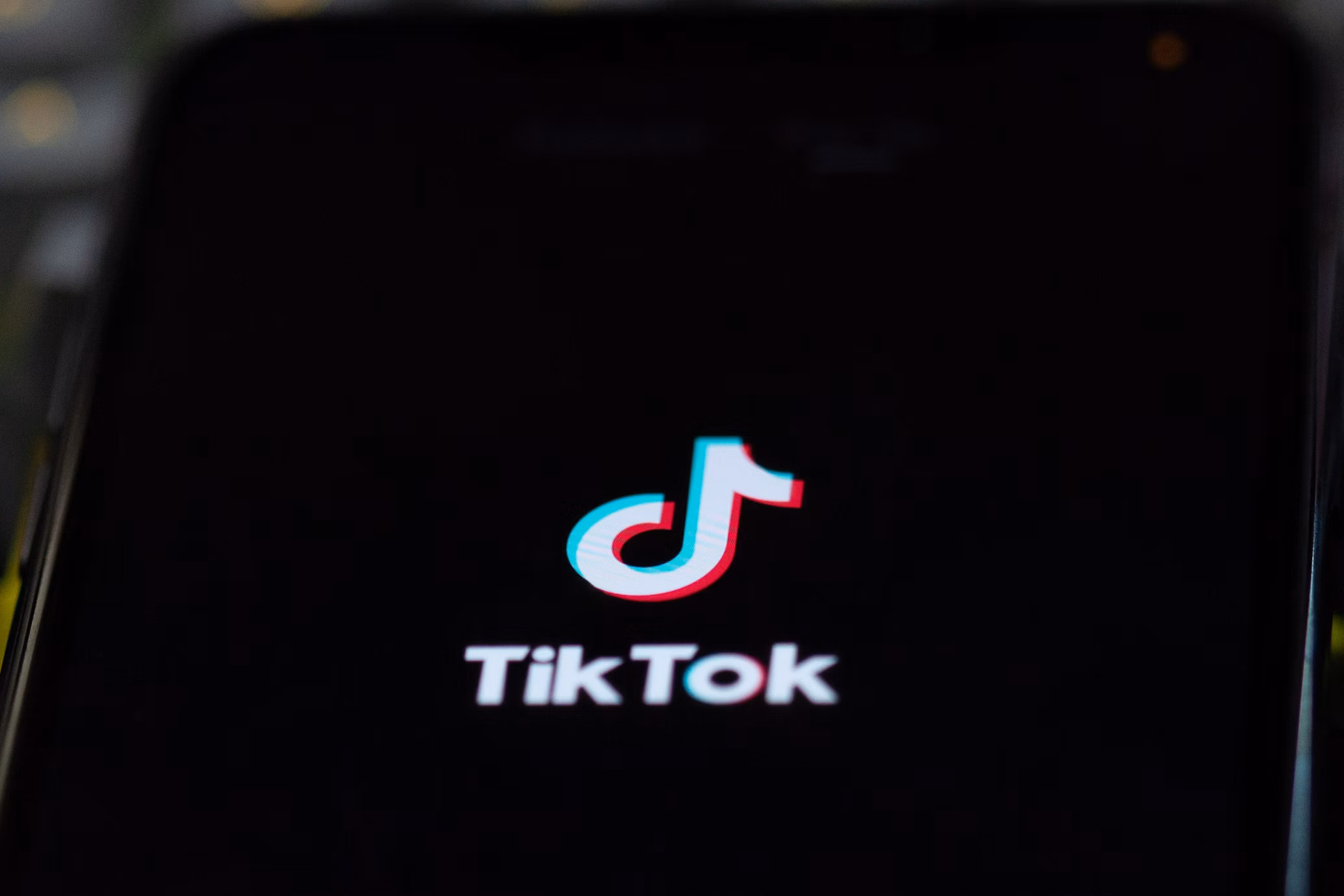 Tìm hiểu về hiện tượng "chạy ads thuê" trên TikTok và tiềm năng kiếm tiền từ đó.