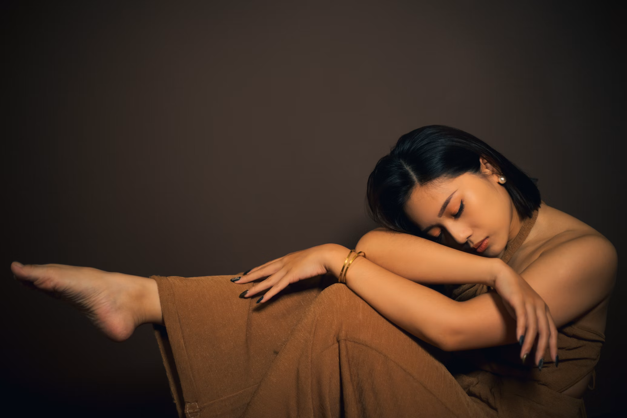 Mệt mỏi kéo dài không rõ nguyên nhân có thể là dấu hiệu kiệt sức tinh thần, do áp lực công việc, cảm xúc hoặc thiếu cân bằng trong cuộc sống.