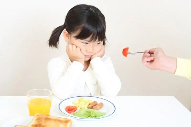 Cách khuyến khích trẻ ăn rau củ mà không ép buộc