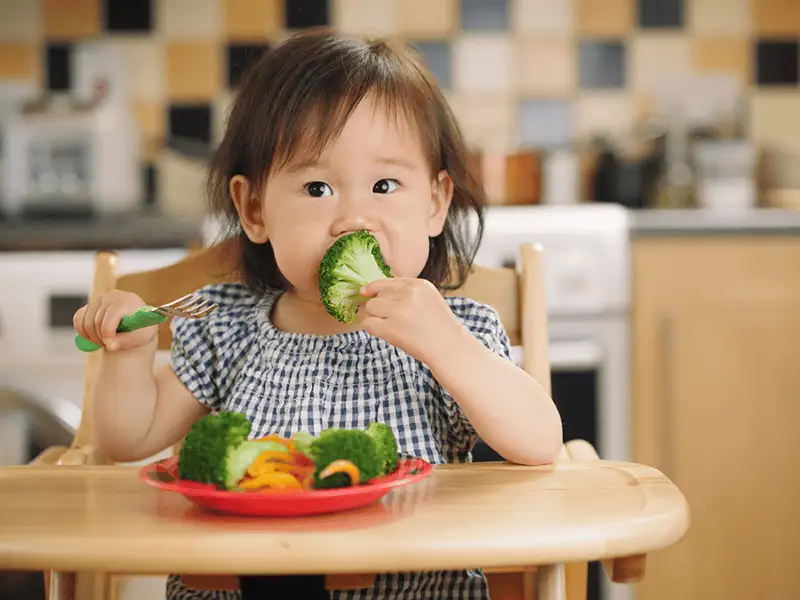 Cách khuyến khích trẻ ăn rau củ mà không ép buộc
