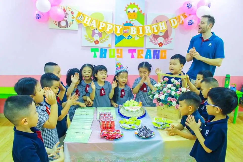 Tổ chức sinh nhật cho bé​ đơn giản, ấn tượng