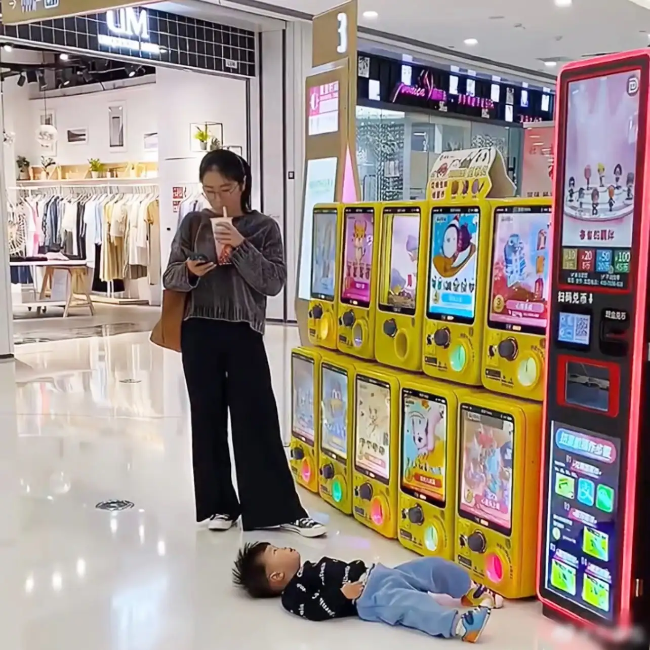 Xử lý cơn ăn vạ của trẻ ở nơi công cộng: Cách xử lý bình tĩnh và hiệu quả