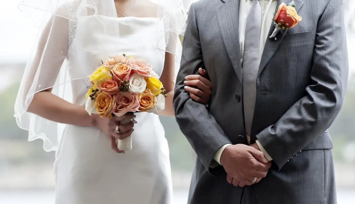 Có nên đăng ký kết hôn trước khi cưới không?