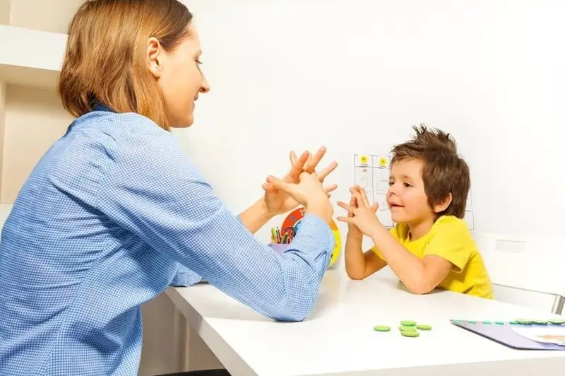 Dạy trẻ kỹ năng giao tiếp hiệu quả từ sớm: Ba mẹ đừng bỏ lỡ