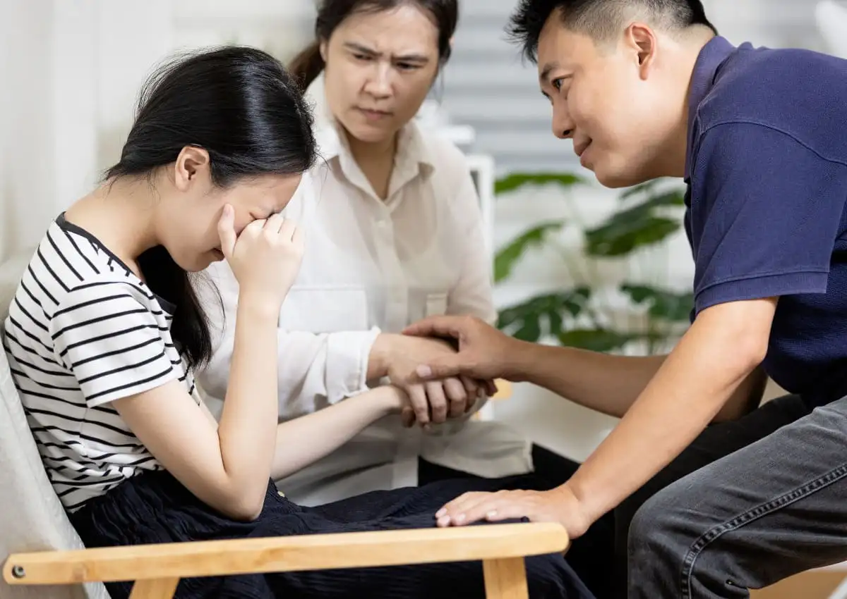 Khủng hoảng tuổi dậy thì: Cơn bão cảm xúc của thanh thiếu niên