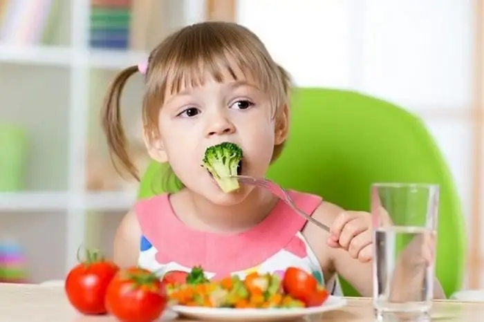 Cách khuyến khích trẻ ăn rau củ mà không ép buộc